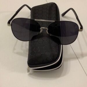 Black UNISEX Sunglasses 🕶️